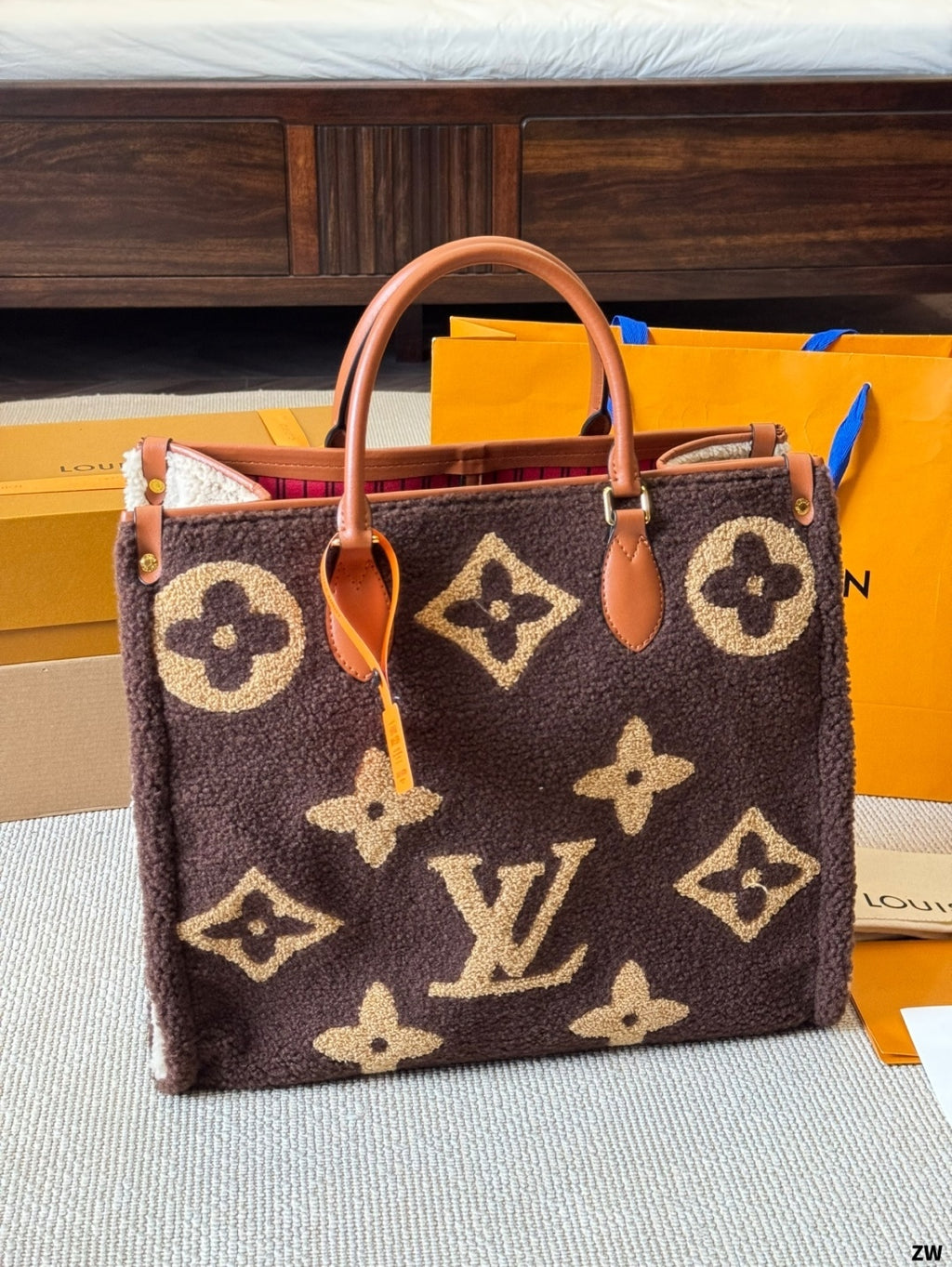 Fluffy Square Tote (3 colors)