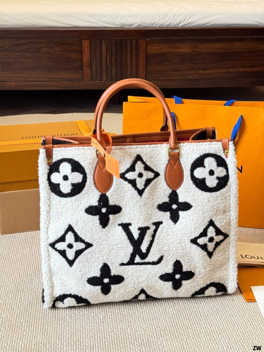 Fluffy Square Tote (3 colors)