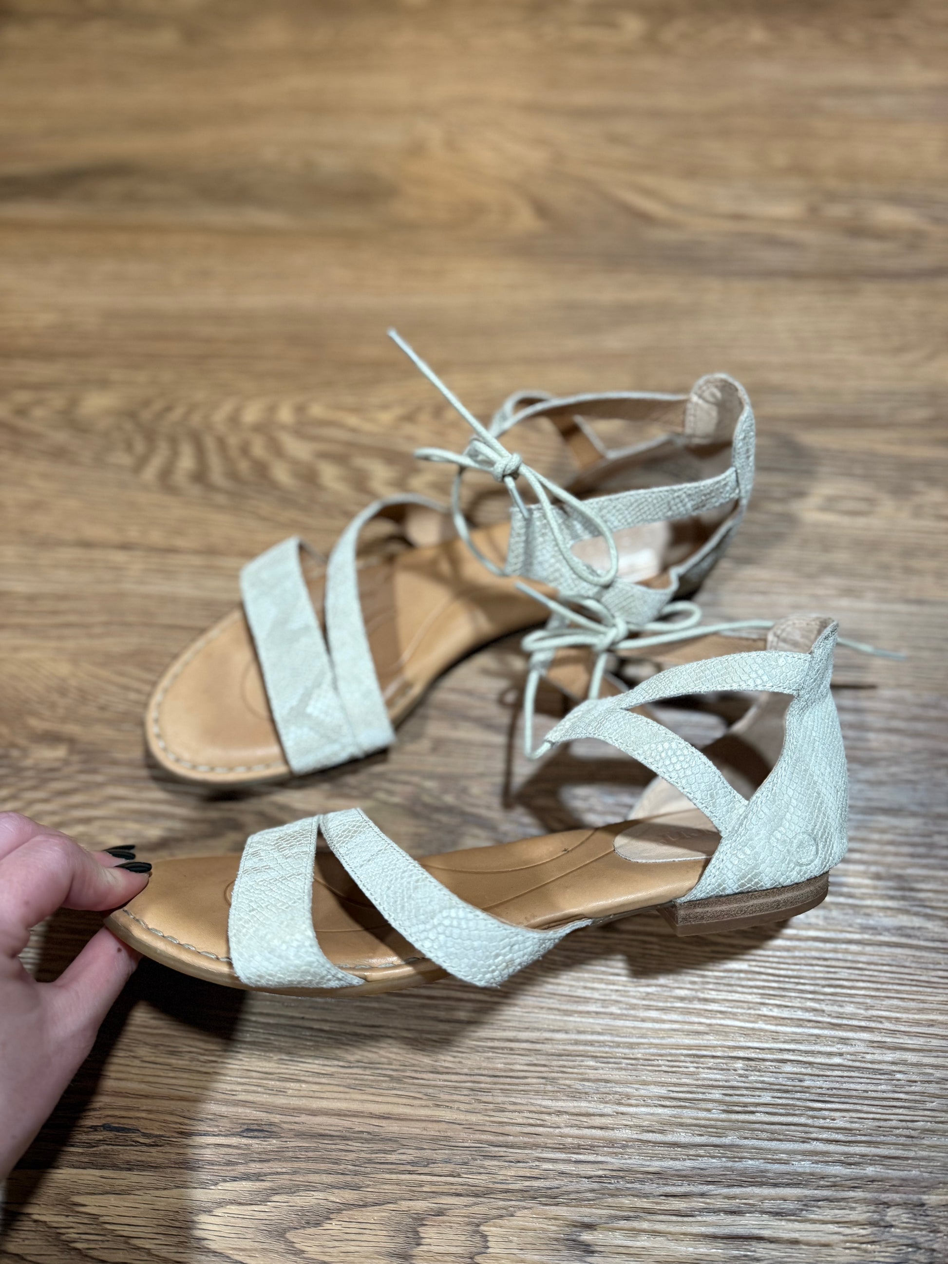 Born Casma Snakeskin Grey Sandals Size 8
