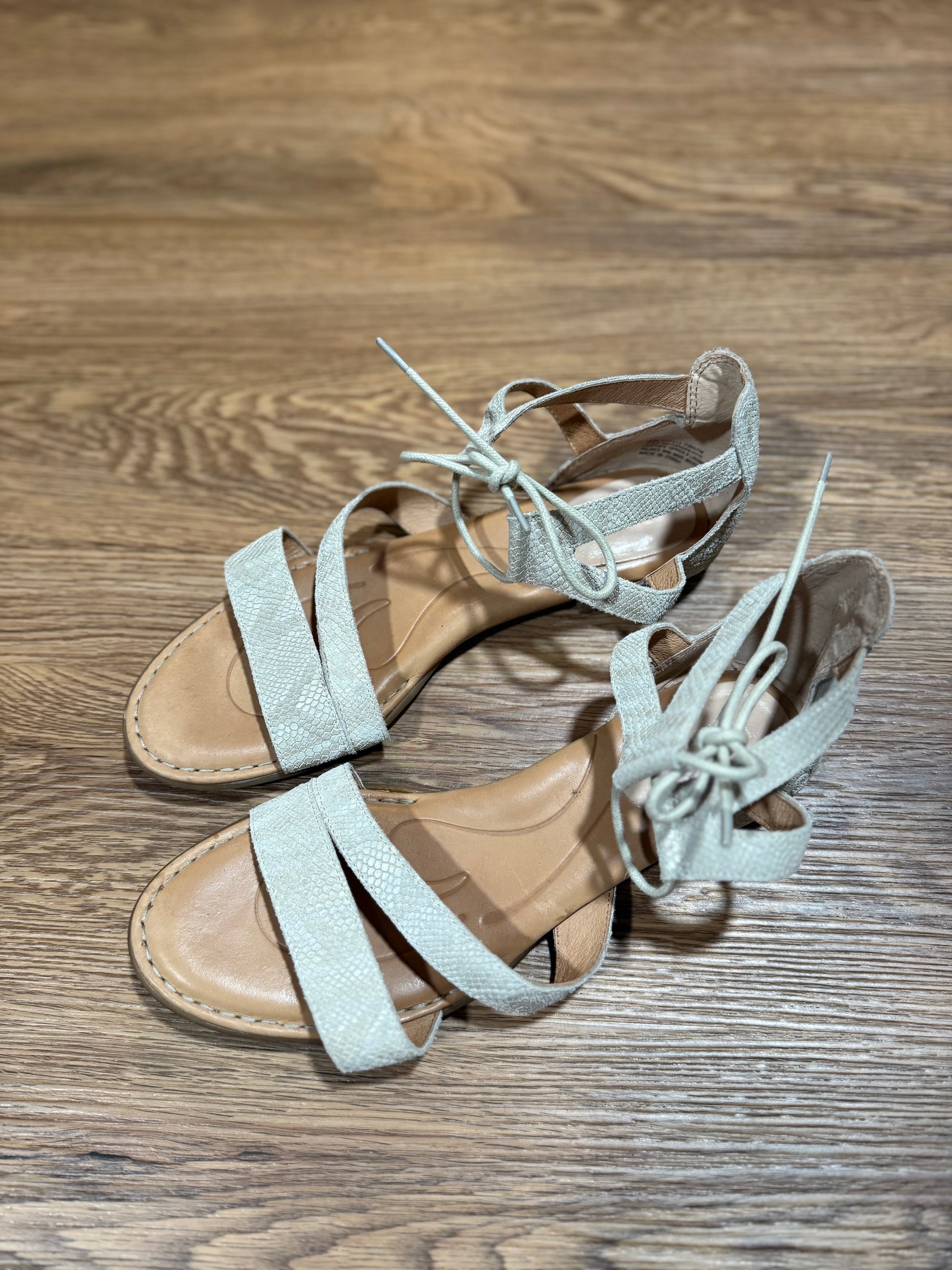 Born Casma Snakeskin Grey Sandals Size 8