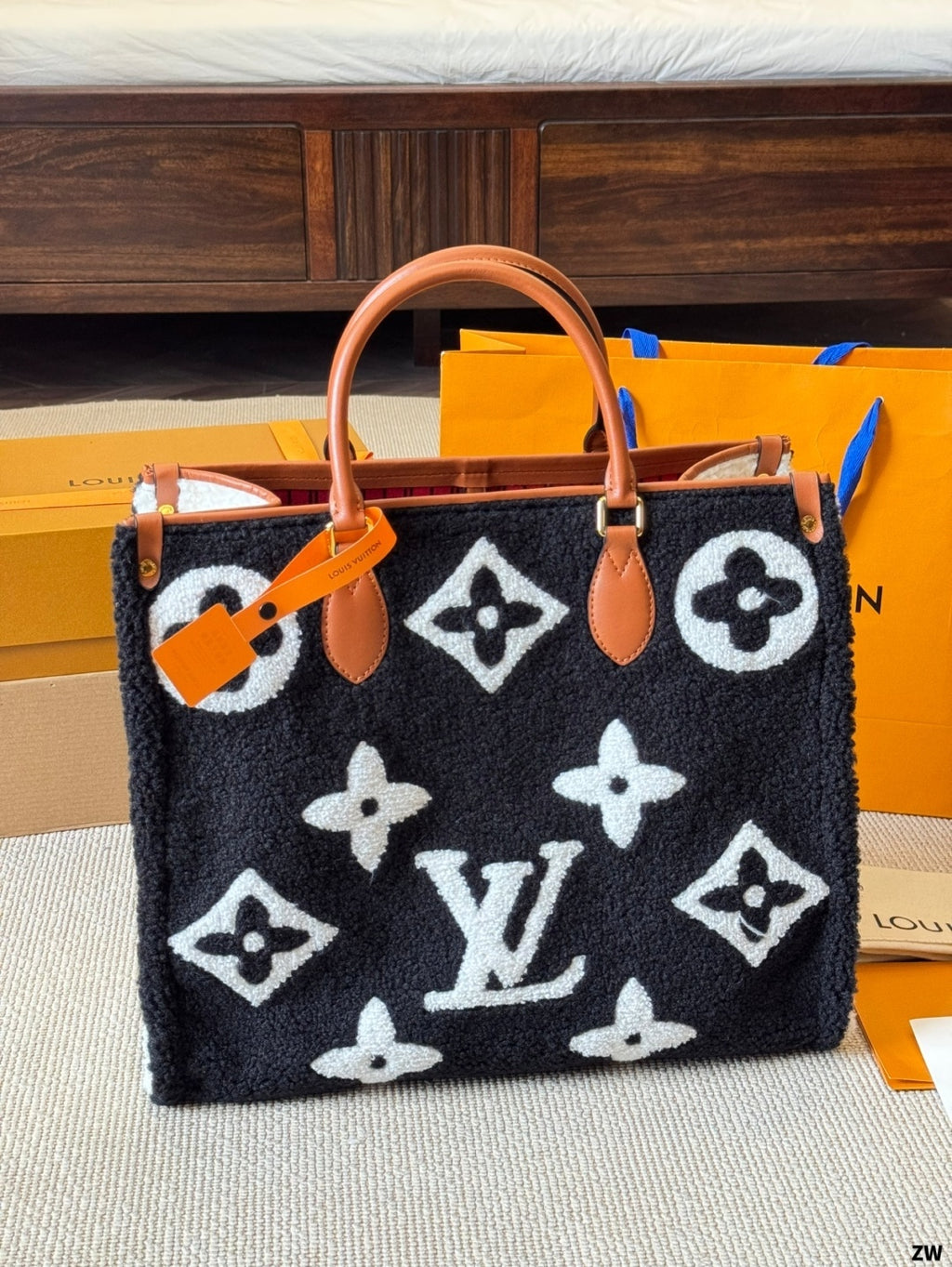 Fluffy Square Tote (3 colors)