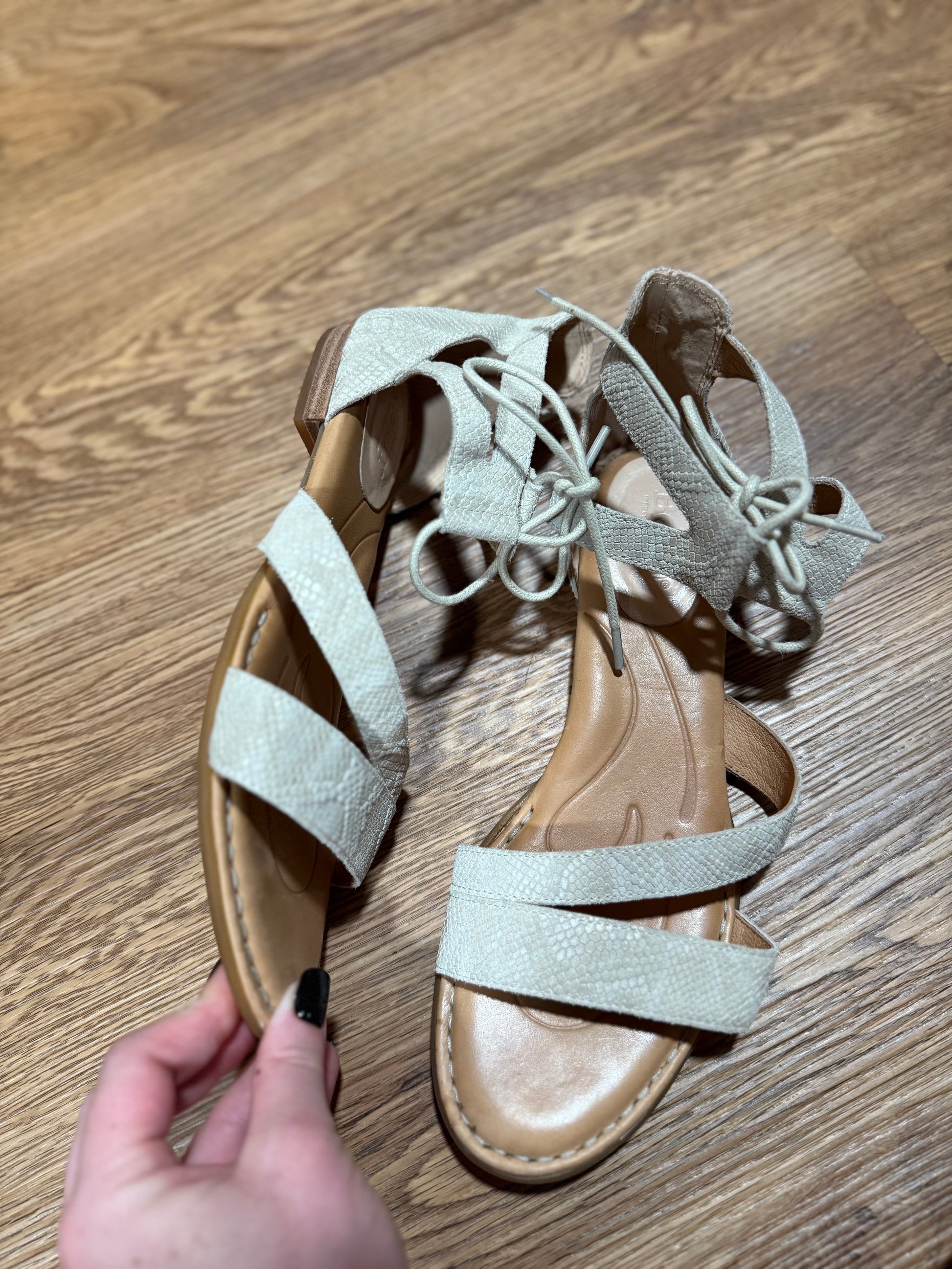 Born Casma Snakeskin Grey Sandals Size 8