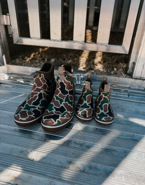 **ADULT DECK BOOTS ~ READ DESCRIPTION**