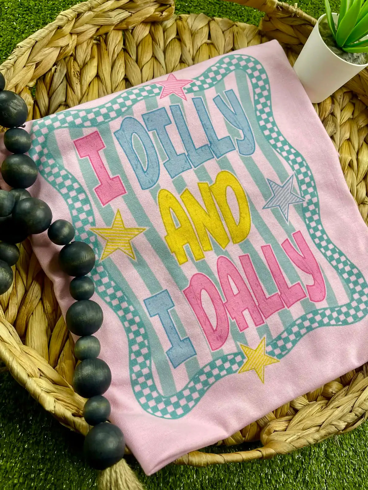 Dilly & Dally Tee